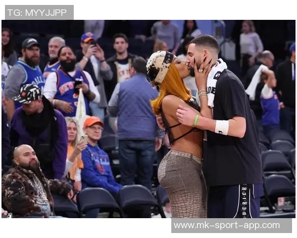 克莱女友马冬梅甜蜜分享二人合照引发热恋话题引网友热议